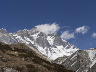 Fototapeta na wymiar Lhotse summit from Dingboche village
