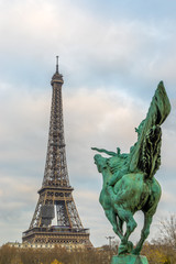 Fototapeta na wymiar Eiffel Tower from Bir-Hakeim metal bridge in the morning