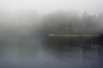 Fototapeta na wymiar Fog on lake