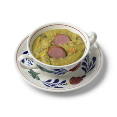  Traditional bowl with Dutch pea soup
