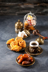  Dried dates and coffee