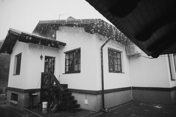 the beginning of the summer thunderstorm
