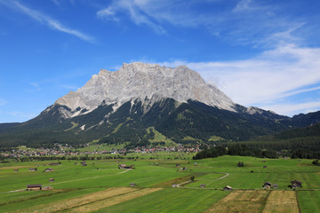 Fototapeta na wymiar Zugspitze mountain