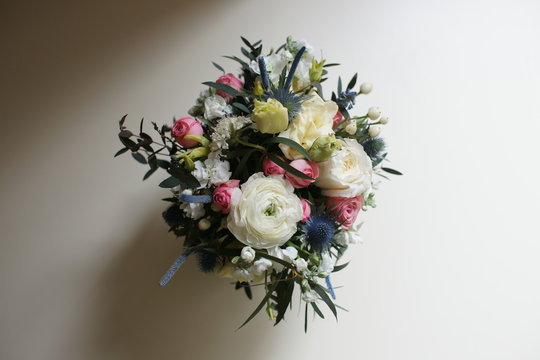 Fototapeta A small beautiful bouquet of wound flowers