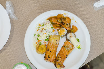 Prato com comida saudável