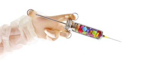 Zucker Sucht, Reduktion, Smarties mit Spritze, Symbol