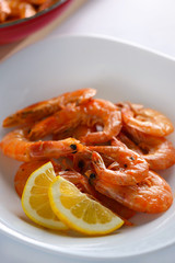 fried shrimps with white wine