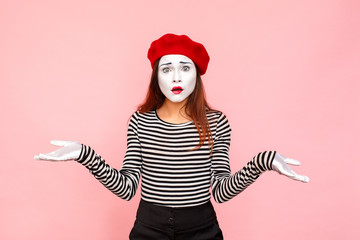 Woman don't now what hapend, have puzzled unhappy look