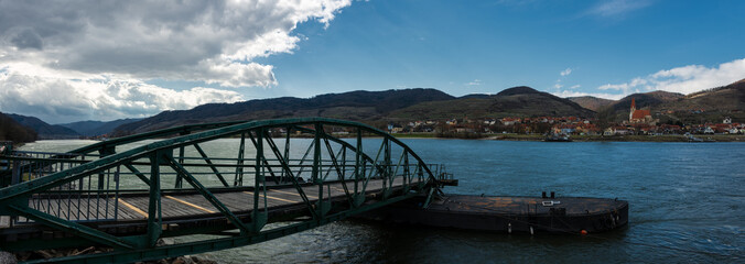 Rollfähre bei Spitz an der Donau