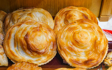 pastel de carne con hojaldre por encima típico de Murcia España