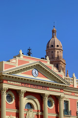 Catedral detrás del Ayuntamiento, Murcia, España