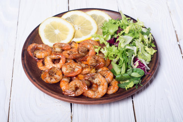 Salad with lattuce , lemon and shrimps