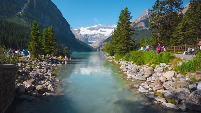Timelapse of Lake Louise and tourists