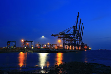 Obraz na płótnie Canvas Port crane unloading container ships