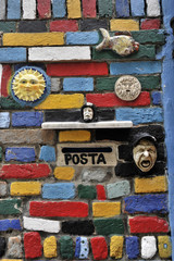 Briefkasten, farbige Hausfassade, Insel Burano, Burano, Venedig, Venetien, Italien, Europa