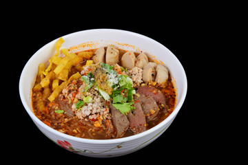 Thai spicy pork noodle (tom yum) with fried wontons