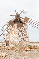 an dieser Windmühle nagt der Zahn der Zeit