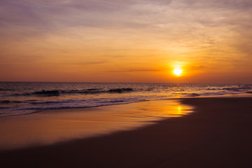 Obraz premium Landscape of sunset on the beach