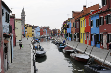 Kanal mit farbiger Häuserfront, Burano, Venedig, Venetien, Italien, Europa