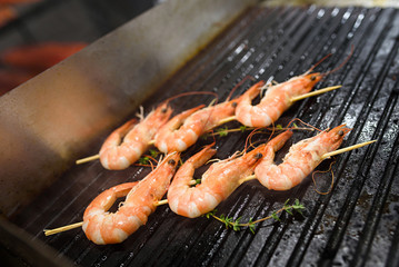 delicious grilled shrimp on a wooden scoop