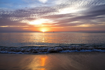 Obraz premium amazing sunset and silhouette of ships on a tropical island