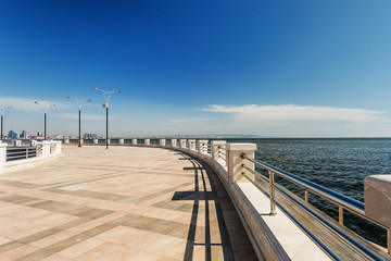 Naklejka premium Piękna promenada w Baku w Azerbejdżanie.
