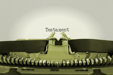 Eine alte Schreibmaschine und Testament