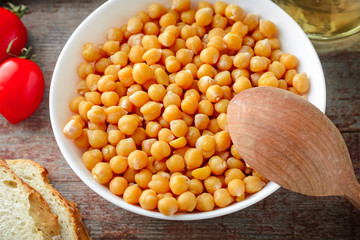 Cooked chickpeas with a plate and tomatoes