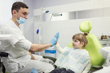Obraz premium Dentist examining little girl's teeth in clinic. Dental problem.