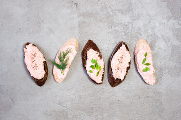 Salmon pate no various pieces of bread