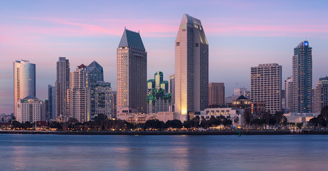 Obraz premium Śródmieście panoramy miasta San Diego, Kalifornia, USA o świcie