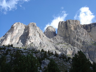 cime delle dolomiti in estate