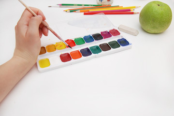 Naklejka premium Top view of Work Process Blank Watercolor Paper pad, Watercolor Painting Supplies, Brushes and Colorful Pencil. Creation process of watercolor painting. Copy space.