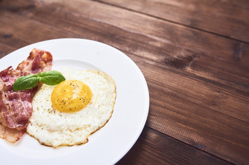 tastu fried egg in plate with bacon