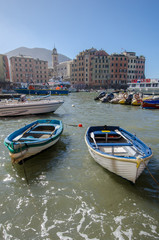 Obraz premium Piccolo porto in una località turistica