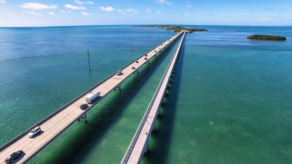 Fototapeta na wymiar Aerial view along the seven mile bridge of US1 to the florida keys