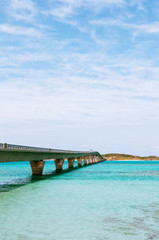Obraz premium crystal clear turquoise water at Ikema Bridge, Miyako, Okinawa
