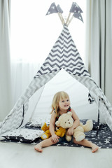 child in wigwam © Татьяна Никитина
