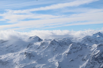 Fototapeta na wymiar Mountain Tops in the Alphs