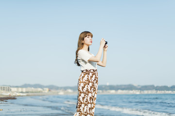 女子 一人旅行　カメラ女子　海 港