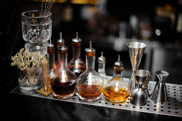 decanters with alcoholic drinks stand on the bar counter