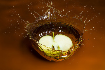 Splashing apple juice