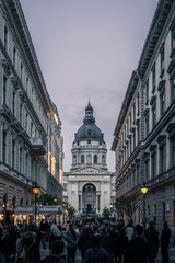 Obraz premium Night view of St. Stephen's Basilica, St. Stephen's Basilica in Budapest with people, Royal Palace of Budapest with people