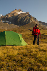 campaign through mountains with a tent
