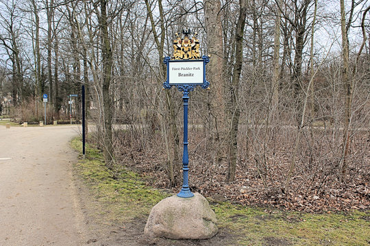 Eingang Schlosspark Branitz
