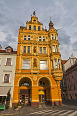 Fototapeta na wymiar Здание с эркерным балконом Че́ске-Бу́деёвице