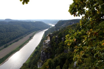 Sächsische Schweiz. Bastei mit Elbe