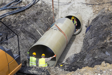 Laying and joining of large diameter pipes