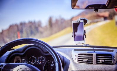 Smartphone in Halterung, Auto, Interieur