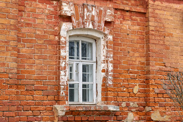 Fototapeta na wymiar White window and Detail of house exterior on red wall.